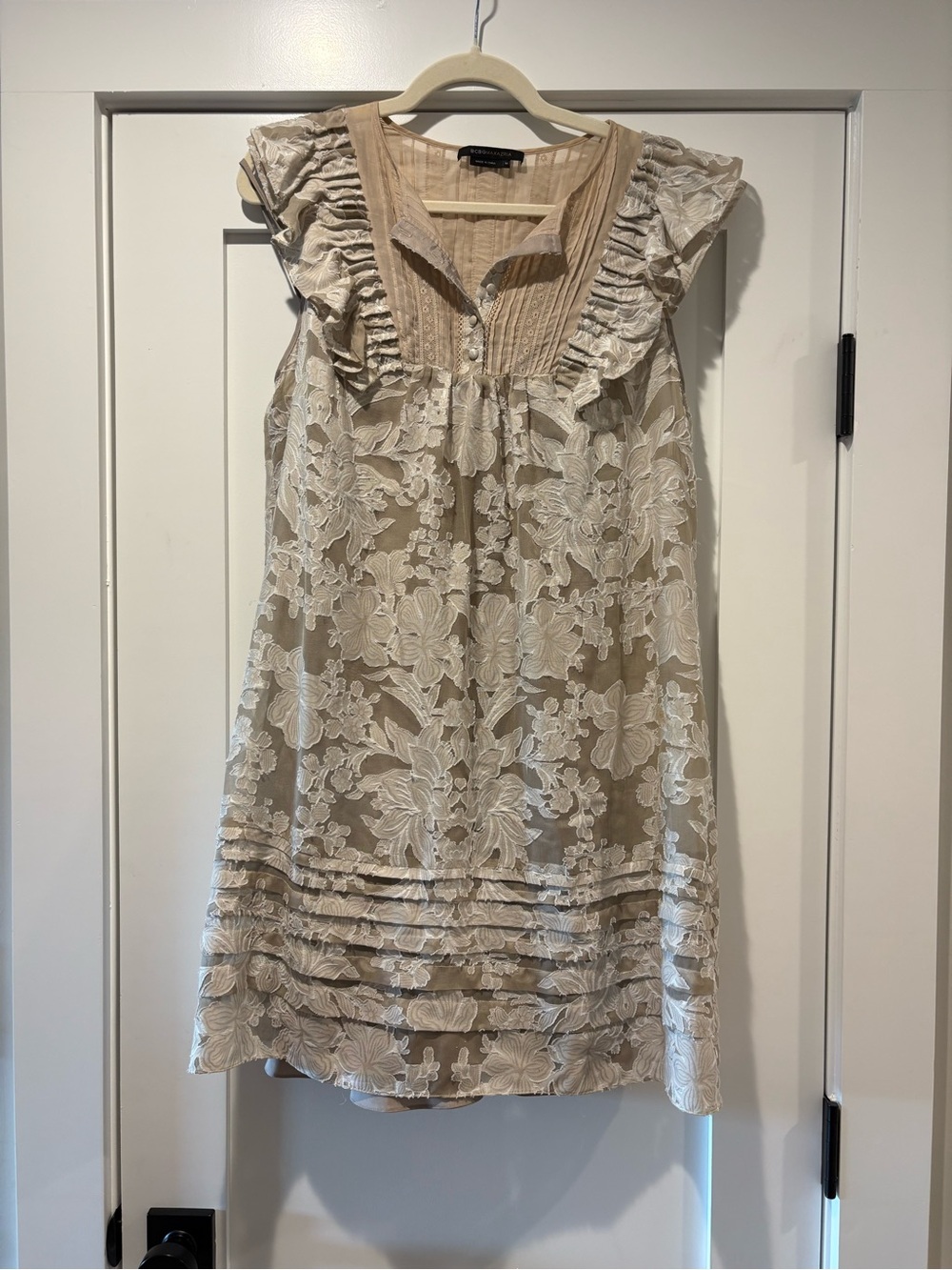 BCBG max azira Beige Floral Lace Dress SIZE MEDIUM